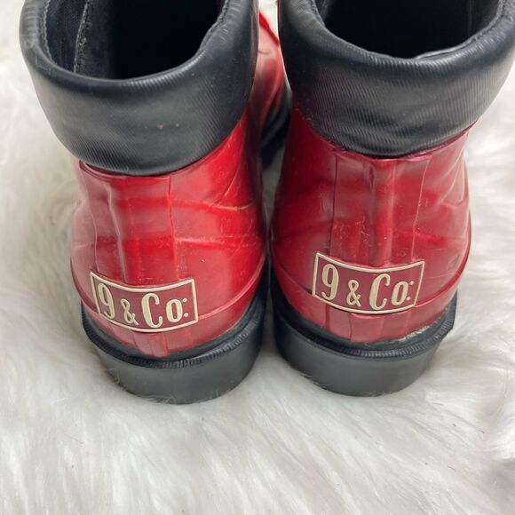 Nine & CO Men red rubber lace up boots with black trim and rubber soles … - Picture 3 of 8